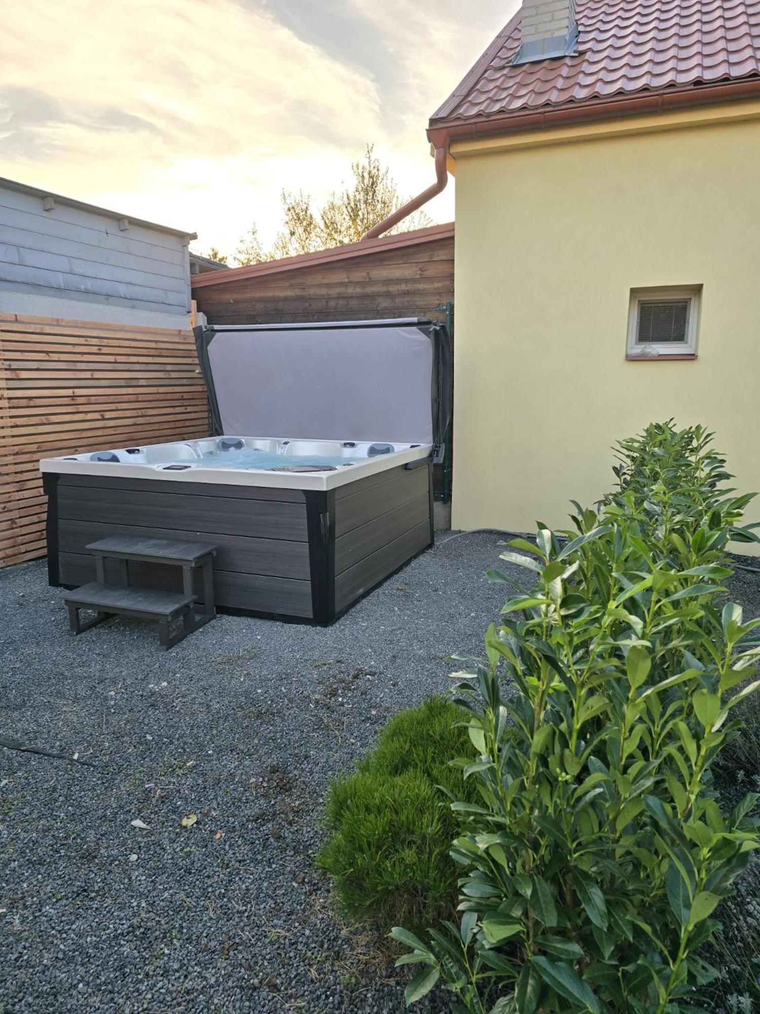 Apartmany Centro & Jacuzzi Piest'any Dış mekan fotoğraf